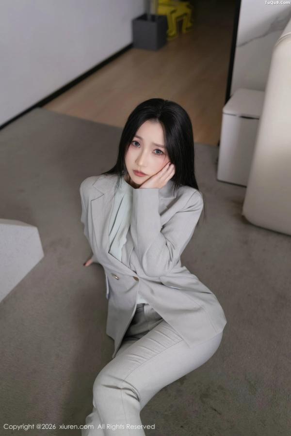   [XiuRen]高清写真图 2026.01.28 No.11285 杏子Yada 性感OL服饰第13张图片